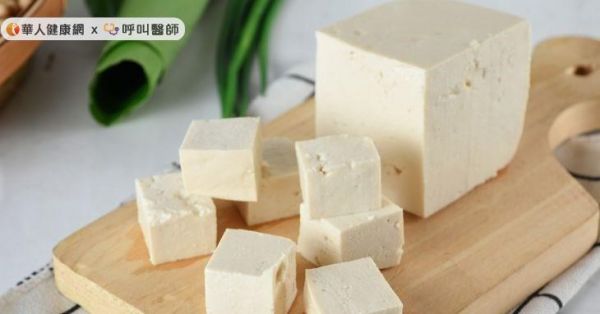 由於同樣是富含蛋白質的食物，不少人會選擇用豆腐取代肉類做為主要蛋白質來源，加上他低熱量、又能提供飽足感，因此不會讓身體累積多餘脂肪。