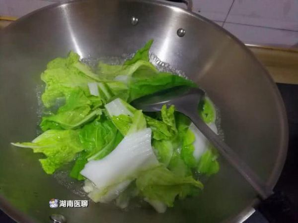 春節(jié)后快速食療減肥法：“水煮大白菜”當(dāng)飯吃，把體重吃回去！