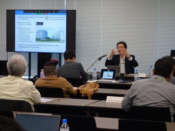 日本东京都老年医学研究所的青柳幸之博士发表演讲