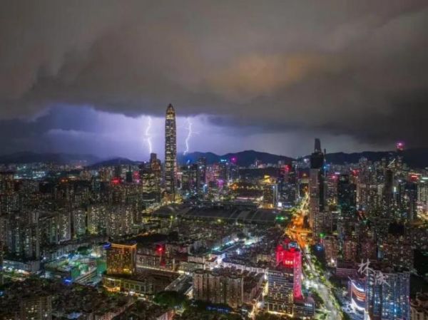 廣東多地市暴雨 部分列車停運