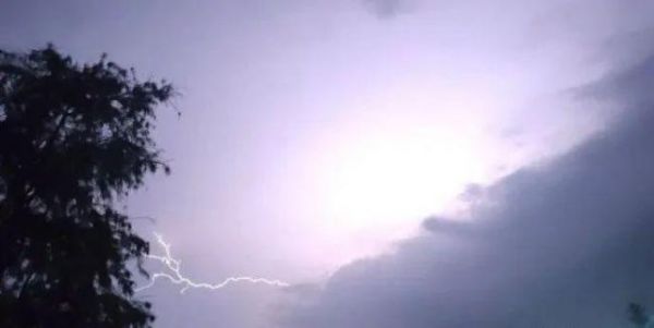廣東多地市暴雨 部分列車停運 強降雨引發(fā)預警升級