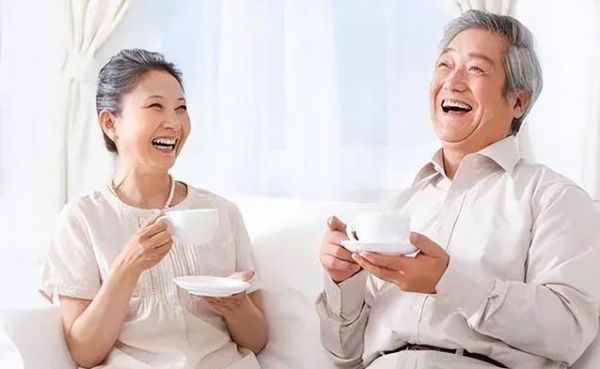老人瘦成皮包骨？醫(yī)生警告危險(xiǎn)大，體重保持這范圍最健康
