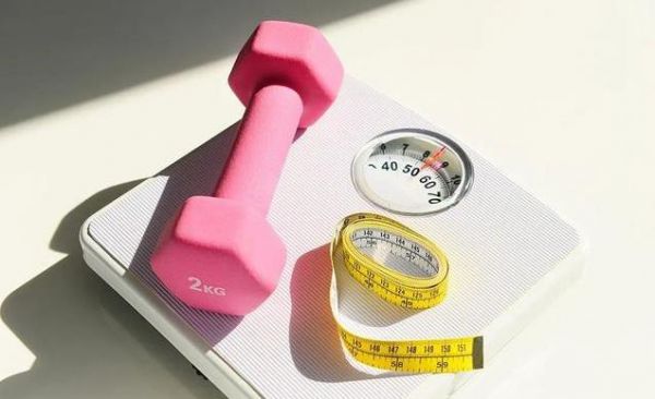 60歲后體重控制新標(biāo)準(zhǔn)！保持在這個(gè)范圍，老年人更健康！