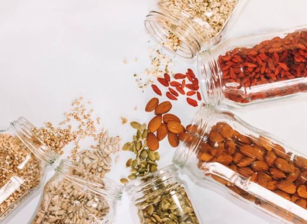 botes de frutos secos con zinc