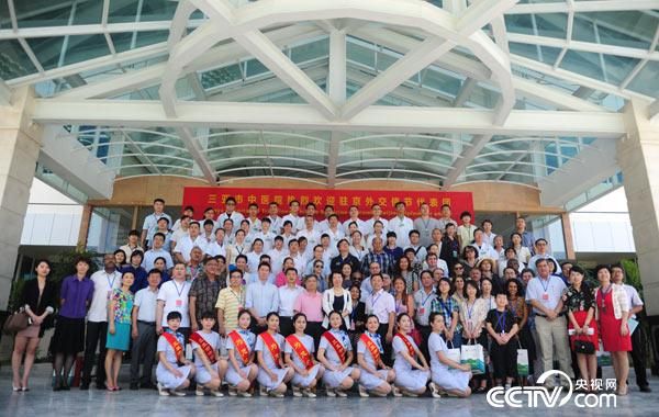 11月20日，來自18個國家的駐京外交使節(jié)代表團赴三亞市中醫(yī)院感受傳統(tǒng)中醫(yī)理療，開啟”中醫(yī)特色文化之旅“。