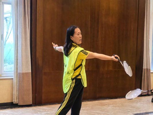 開啟健康減重新方式丨德州市第七人民醫(yī)院減重訓練營柔力球開練