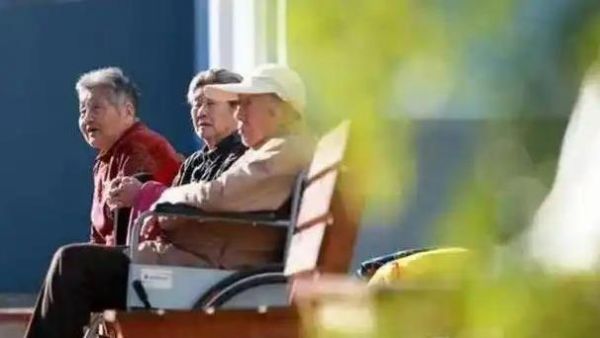 78歲老人喝水有講究，4個(gè)習(xí)慣藏長壽秘訣，你家老人做對(duì)了嗎？