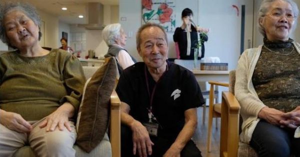 78歲老人喝水有講究，4個(gè)習(xí)慣藏長壽秘訣，你家老人做對(duì)了嗎？