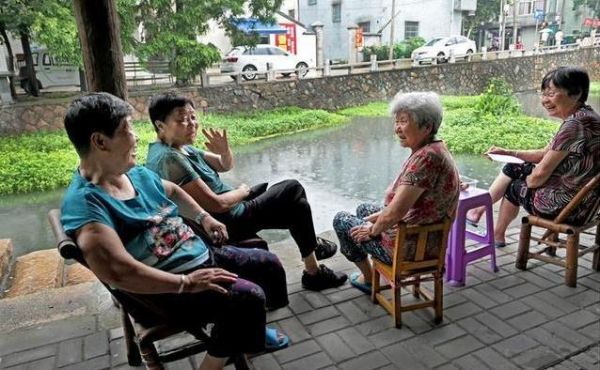 78歲老人喝水有講究，4個(gè)習(xí)慣藏長壽秘訣，你家老人做對(duì)了嗎？