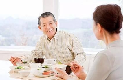 78歲老人喝水有講究，4個(gè)習(xí)慣藏長壽秘訣，你家老人做對(duì)了嗎？