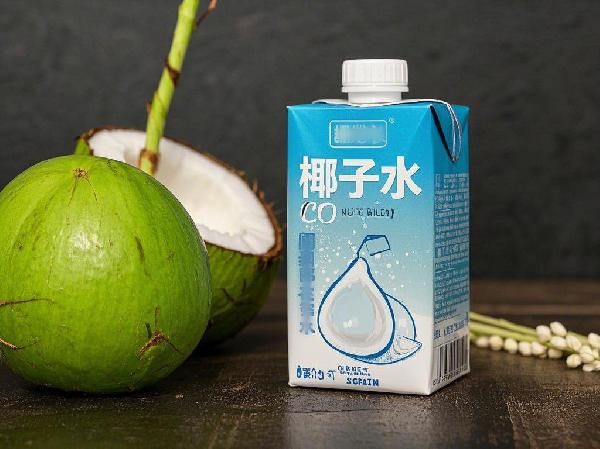 椰子水的功效與作用有哪些？ 天然解渴神器還能補充電解質(zhì)