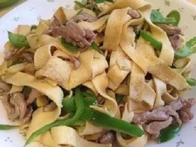 你知道豆腐皮、千張、腐竹的區(qū)別嗎？千張豆腐皮怎么炒好吃？