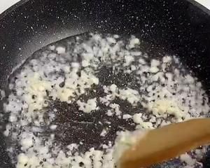 超級(jí)簡(jiǎn)單的西紅柿燴飯的做法 步驟2