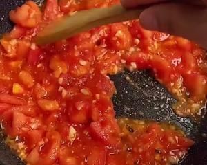 超級(jí)簡(jiǎn)單的西紅柿燴飯的做法 步驟3