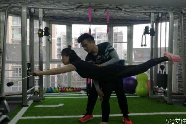 普拉提的練習(xí)動(dòng)作有什么 普拉提應(yīng)該怎么練