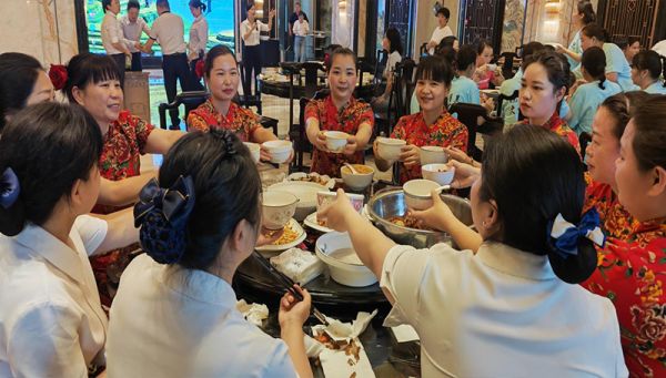 擂茶飄香 共話春韻——專家樓組織開(kāi)展谷雨節(jié)氣主題文化活動(dòng)