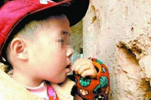 儿童蛔虫异食癖图