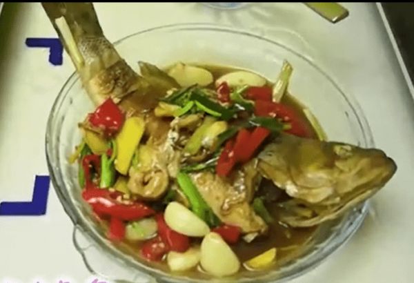 以蜜代糖制作蜜醋鱸魚