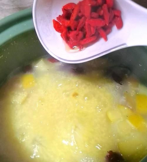 酸奶紅糖蘋果的做法（營養(yǎng)美味）