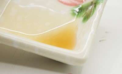 淋上熟花生油