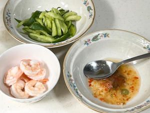 東南亞風(fēng)味酸甜蝦的做法 步驟4