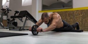 Fortalece tu core con el entrenamiento con rueda abdominal-6