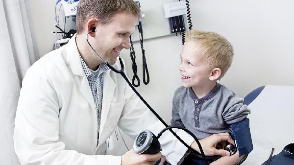 多走路能降血壓？醫(yī)生提醒：如果走路的方式不對(duì)，當(dāng)心走出一身病