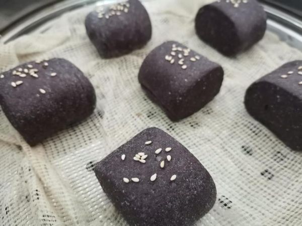 健康“雜糧黑饅頭”的做法