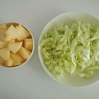 【果蔬汁】苹果卷心菜汁的做法图解2
