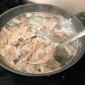 牛肉湯正確做法，不腥不膻，營(yíng)養(yǎng)又好喝的做法 步驟2