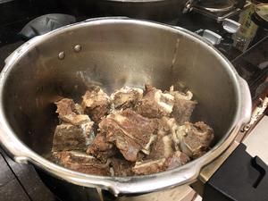 牛肉湯正確做法，不腥不膻，營(yíng)養(yǎng)又好喝的做法 步驟3