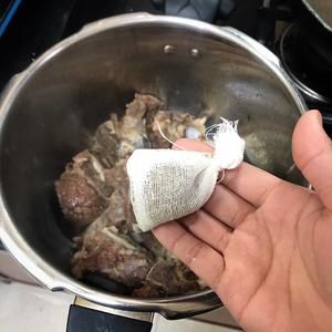 牛肉湯正確做法，不腥不膻，營(yíng)養(yǎng)又好喝的做法 步驟4