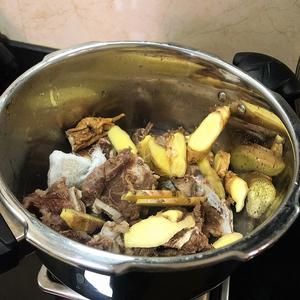 牛肉湯正確做法，不腥不膻，營(yíng)養(yǎng)又好喝的做法 步驟5