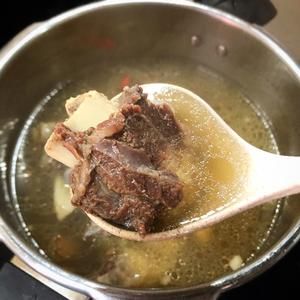 牛肉湯正確做法，不腥不膻，營(yíng)養(yǎng)又好喝的做法 步驟6