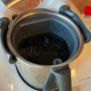 小美泡發(fā)黑木耳的做法 步驟3
