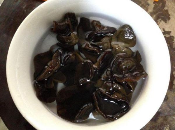 泡木耳，10個(gè)人9個(gè)錯(cuò)，大廚教你一招，泡發(fā)速度更快，清洗更干凈