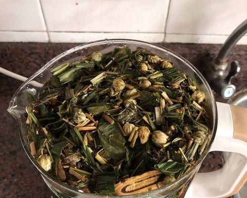 以夏枯草菊花桑葉茶為主題的健康飲品制作方法（掌握健康茶的制作）