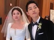 宋慧喬蜜月旅行中曬婚禮照致謝 與宋仲基緊緊牽手