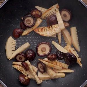 高纖減脂冬筍燒香菇的做法 步驟3