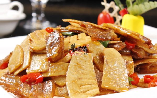 香菇冬笋煲小鸡 滋阴养血健脑益智