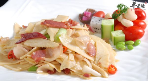 香菇冬笋煲小鸡 滋阴养血健脑益智