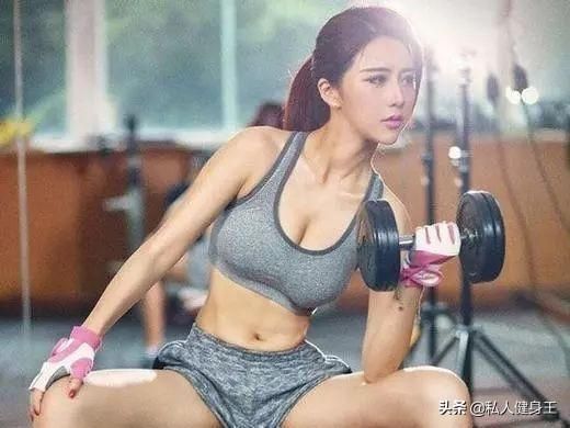 啞鈴家庭健身，1對(duì)啞鈴，6個(gè)動(dòng)作，每天練10分鐘，練出好身材