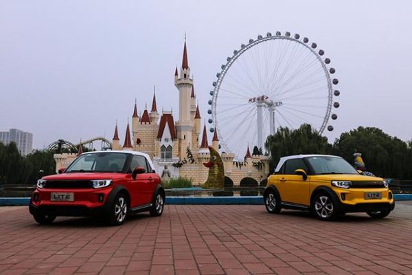 國產(chǎn)又一上班代步神車，兩個(gè)座椅，三塊大屏，旋鈕換擋
