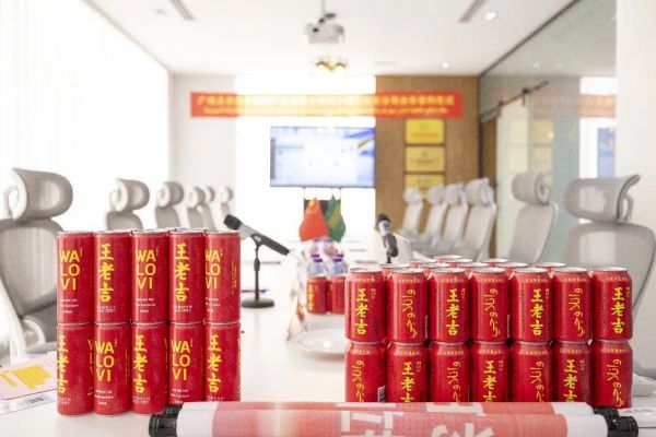 王老吉國際版英文品牌標(biāo)識(shí)WALOVI、阿拉伯語版包裝