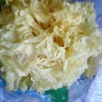 先將銀耳用溫水泡半個小時然后去蒂