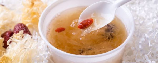 红枣银耳汤 红枣银耳汤制作方法 红枣银耳汤的效果