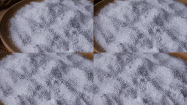 異麥芽糖醇或麥芽糖醇作為糖替代品和瀉藥使用。