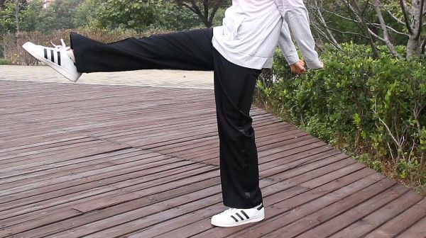 睡前踢腿+堅持30天，肚子小了腿也細了，瘦得都是內(nèi)臟脂肪