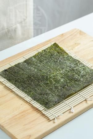 早餐要吃好，厨师长教你做一份营养的黑米卷的做法 步骤3