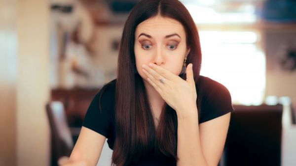 女性吃了油腻东西想吐怎么回事